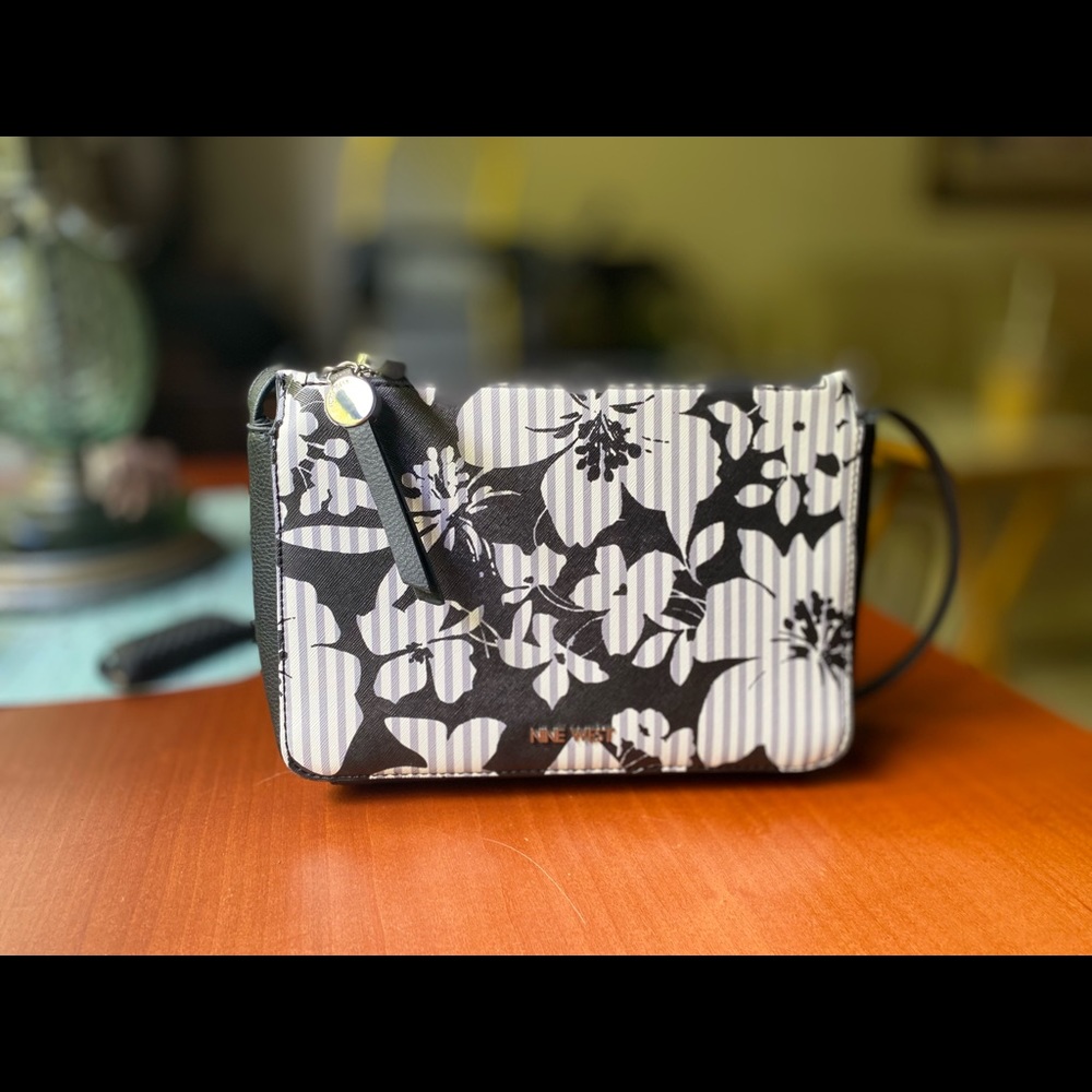 Nine W. cross body